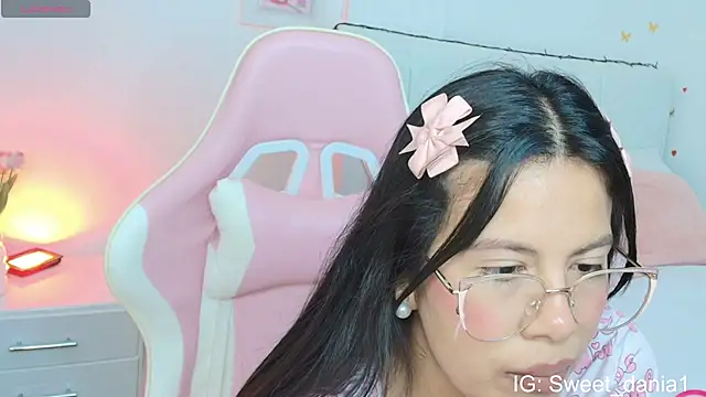 Snapshot of sweet_dania_ chatting on 09-29-25, 03:46 sweet dania online show from 09-29-25, 03:46