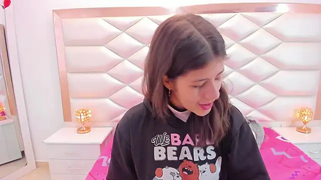 Snapshot of MiaQueen021 chatting on 03-11-25, 12:28 MiaQueen021 online show from 03-11-25, 12:28