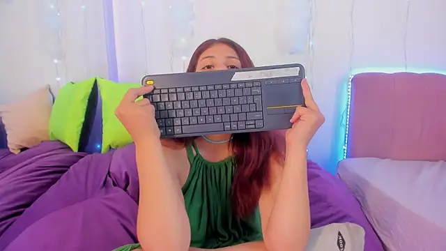 Snapshot of MiaQueen021 chatting on 10-03-25, 02:18 MiaQueen021 online show from 10-03-25, 02:18