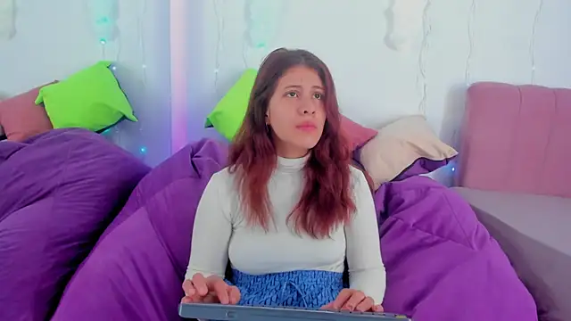 Snapshot of MiaQueen021 chatting on 09-26-25, 02:02 MiaQueen021 online show from 09-26-25, 02:02