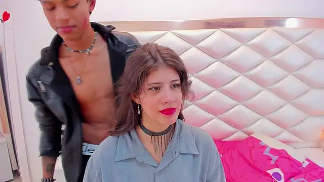 Snapshot of MiaQueen021 chatting on 03-08-25, 09:40 MiaQueen021 online show from 03-08-25, 09:40