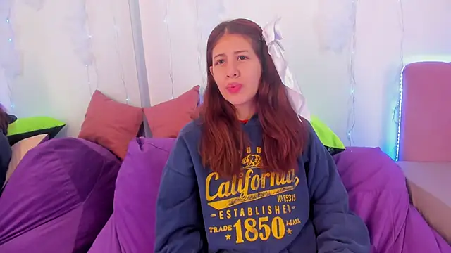 Snapshot of MiaQueen021 chatting on 10-01-25, 02:32 MiaQueen021 online show from 10-01-25, 02:32