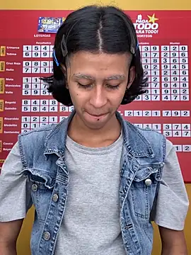 boysLittle online show from 10-01-25, 03:27