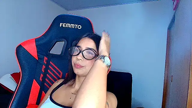 Snapshot of Rousse_violett chatting on 05-02-26, 09:53 Rousse violett online show from 05-02-26, 09:53