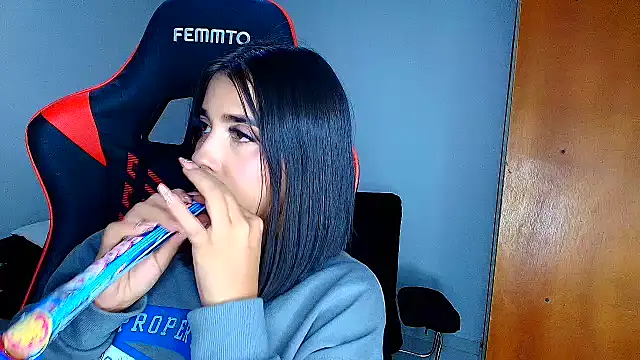 Rousse violett online show from 02-15-26, 12:55