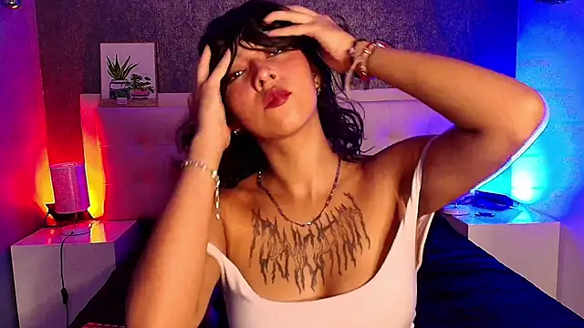Snapshot of gabriela_cortez chatting on 02-21-25, 07:54 gabriela cortez online show from 02-21-25, 07:54