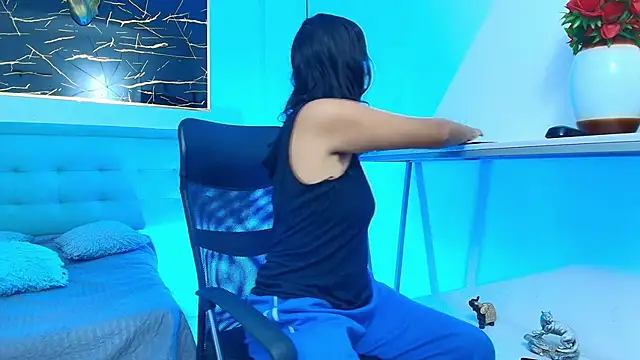 gabriela cortez online show from 11-19-25, 01:33