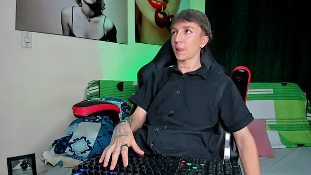 Snapshot of jeremy_salvatore chatting on 01-20-25, 06:21 jeremy salvatore online show from 01-20-25, 06:21