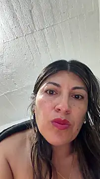 Snapshot of LunaBeya chatting on 02-11-26, 12:49 LunaBeya online show from 02-11-26, 12:49