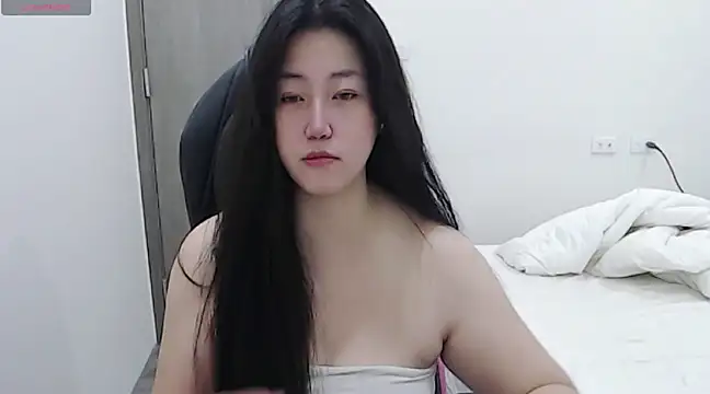 Snapshot of minnie9009 chatting on 02-13-25, 03:14 minnie9009 online show from 02-13-25, 03:14