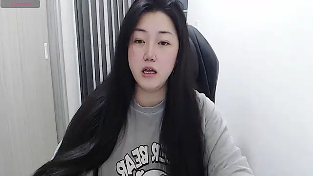 Snapshot of minnie9009 chatting on 03-21-25, 01:56 minnie9009 online show from 03-21-25, 01:56