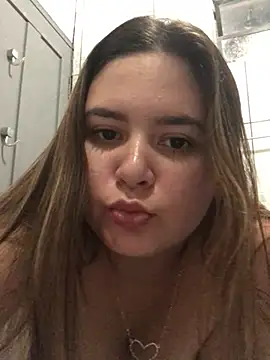 julinha2311 online show from 02-19-25, 02:33