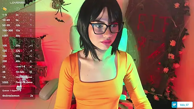 Snapshot of valu_557 chatting on 10-16-25, 12:46 valu 557 online show from 10-16-25, 12:46