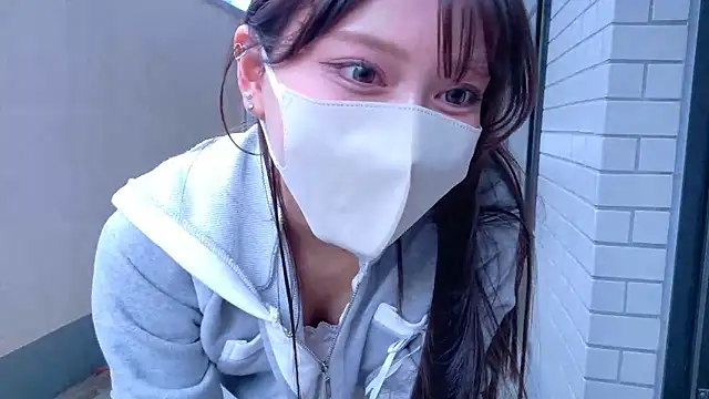 Snapshot of riken_jp chatting on 10-05-25, 12:45 riken jp online show from 10-05-25, 12:45