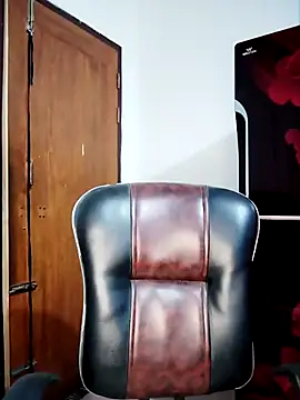 Snapshot of Anika-1 chatting on 10-30-25, 09:07 Anika-1 online show from 10-30-25, 09:07