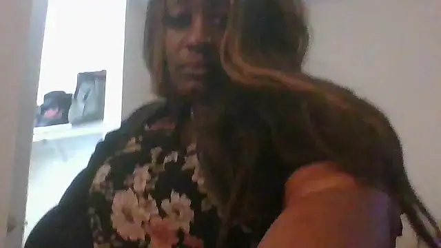 ExoticChocolit online show from 12-04-25, 06:23