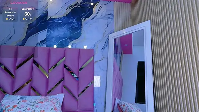 hotiergirl online show from 12-18-25, 12:20