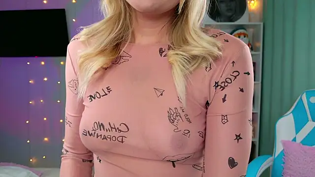 Mercedes Robinson online show from 12-20-25, 04:26