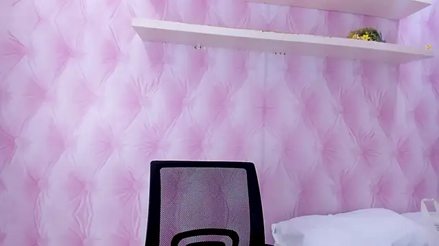 TaniaBellini online show from 02-05-25, 12:17