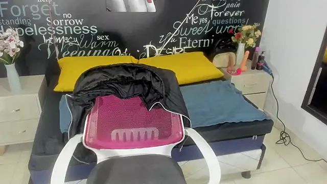 EmmySweett2 online show from 10-27-25, 01:23