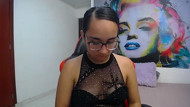 Maylin horny19 online show from 12-13-25, 08:04