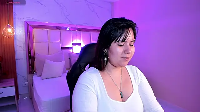 zoes milee online show from 11-14-25, 11:14