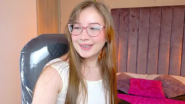 Snapshot of Dahlia_Rousse chatting on 06-02-26, 04:34 Dahlia Rousse online show from 06-02-26, 04:34