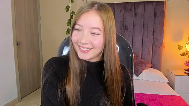 Snapshot of Dahlia_Rousse chatting on 10-18-25, 10:12 Dahlia Rousse online show from 10-18-25, 10:12