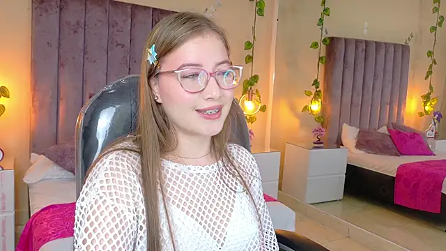 Dahlia Rousse online show from 02-19-26, 06:32