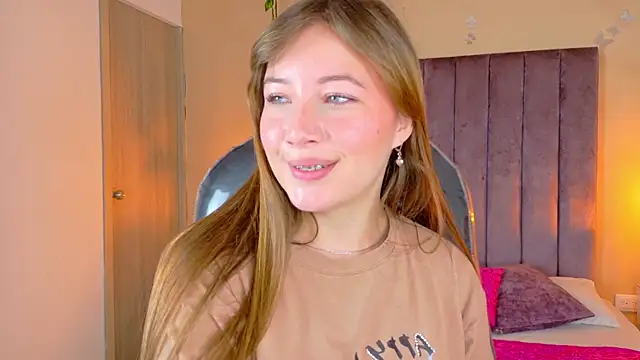 Dahlia Rousse online show from 04-16-26, 12:11