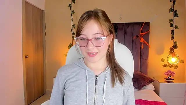 Snapshot of Dahlia_Rousse chatting on 10-10-25, 09:48 Dahlia Rousse online show from 10-10-25, 09:48
