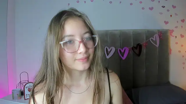 Snapshot of Dahlia_Rousse chatting on 03-08-25, 04:28 Dahlia Rousse online show from 03-08-25, 04:28
