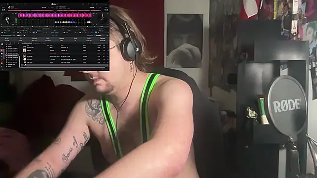 Snapshot of vittote chatting on 02-14-25, 02:28 vittote online show from 02-14-25, 02:28