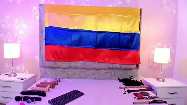 Snapshot of SalomeSimonz chatting on 06-23-26, 07:34 SalomeSimonz online show from 06-23-26, 07:34
