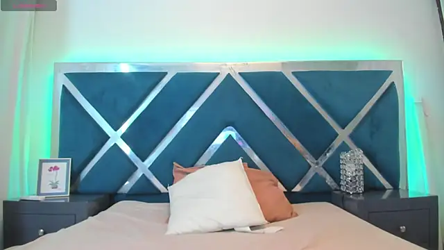 LucineArias online show from 04-10-26, 08:05