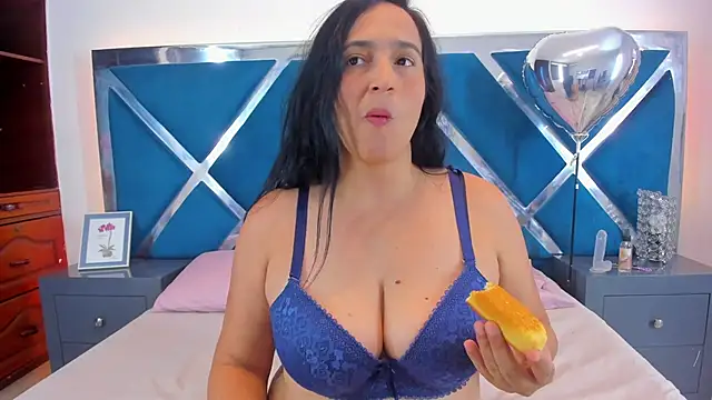 Snapshot of LucineArias chatting on 03-06-25, 08:16 LucineArias online show from 03-06-25, 08:16