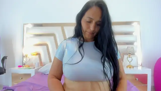 Snapshot of LucineArias chatting on 02-11-25, 11:01 LucineArias online show from 02-11-25, 11:01