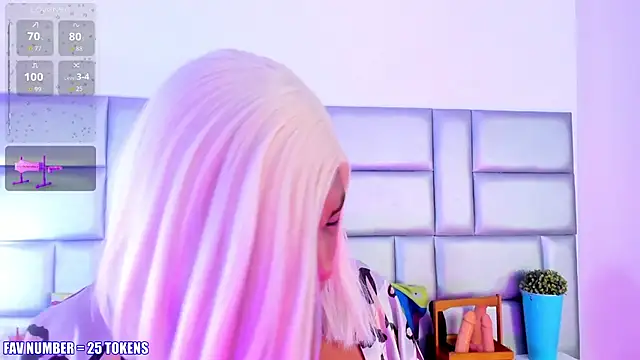 LovelyNickii online show from 11-14-25, 12:42