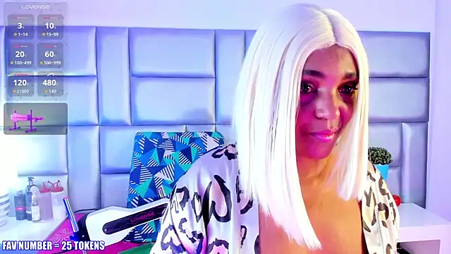 LovelyNickii online show from 11-20-25, 01:01