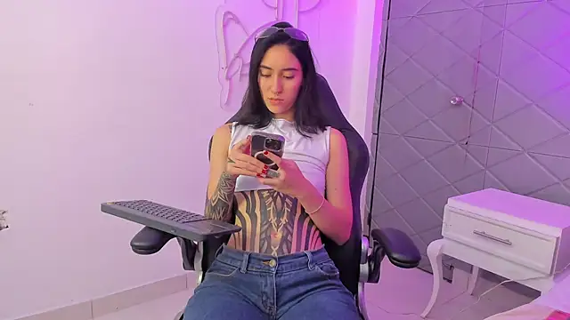 Snapshot of MeganPresleyy chatting on 05-18-26, 06:07 MeganPresleyy online show from 05-18-26, 06:07