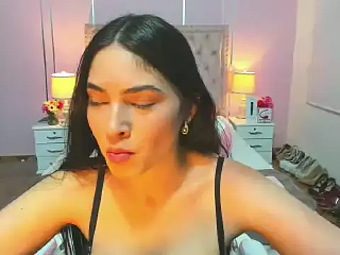 Snapshot of NoaLuxury chatting on 03-10-25, 10:55 NoaLuxury online show from 03-10-25, 10:55