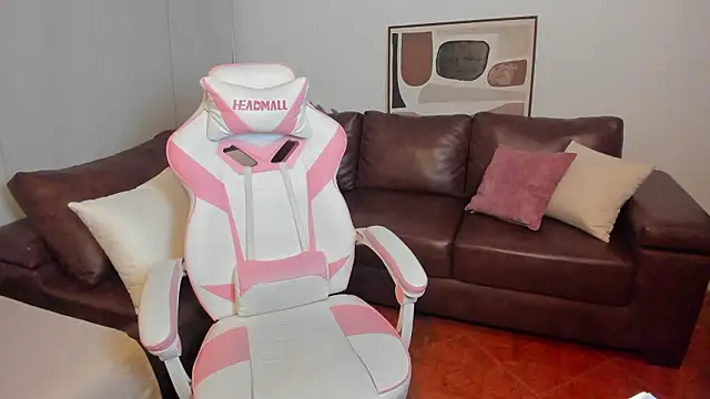 Snapshot of NoaLuxury chatting on 02-10-26, 07:13 NoaLuxury online show from 02-10-26, 07:13