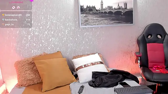 Luxury Woman online show from 03-18-25, 03:12