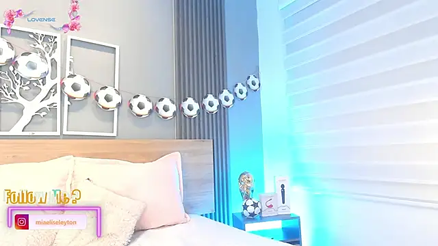 Elise-Leyton online show from 06-20-26, 09:42