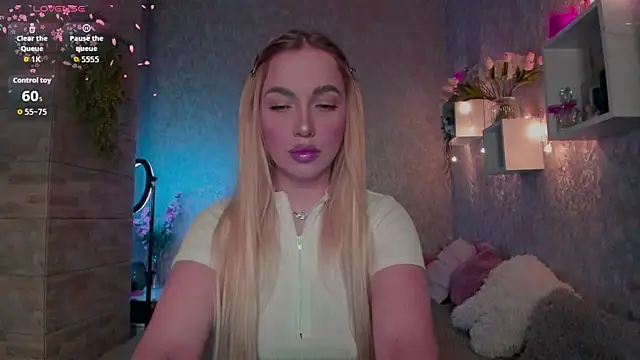 Mika Rayy online show from 12-15-25, 09:42