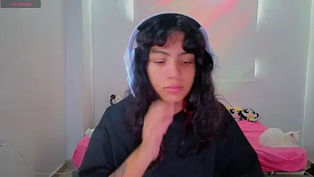 Snapshot of Lovelyamyy chatting on 02-20-26, 08:44 Lovelyamyy online show from 02-20-26, 08:44