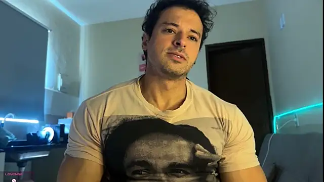 Snapshot of Lucasfit24 chatting on 05-24-26, 02:17 Lucasfit24 online show from 05-24-26, 02:17