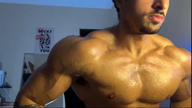 Snapshot of Lucasfit24 chatting on 05-18-26, 03:17 Lucasfit24 online show from 05-18-26, 03:17