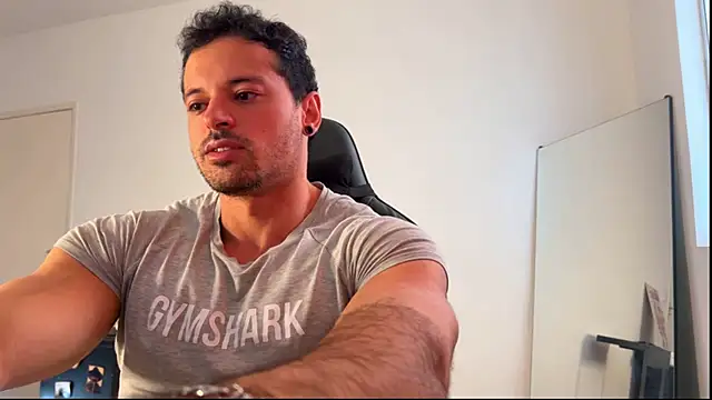 Snapshot of Lucasfit24 chatting on 06-21-26, 03:07 Lucasfit24 online show from 06-21-26, 03:07