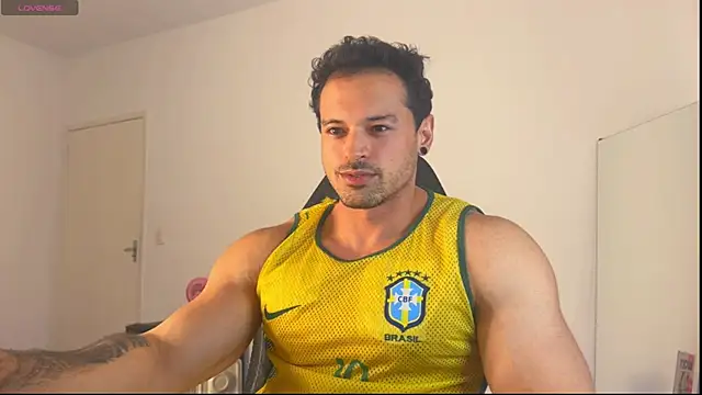 Snapshot of Lucasfit24 chatting on 06-19-26, 01:00 Lucasfit24 online show from 06-19-26, 01:00